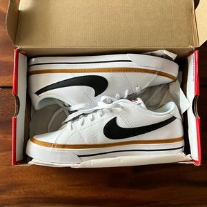 NEW Mens Nike Court Legacy Sneakers Size 11 - New In Box